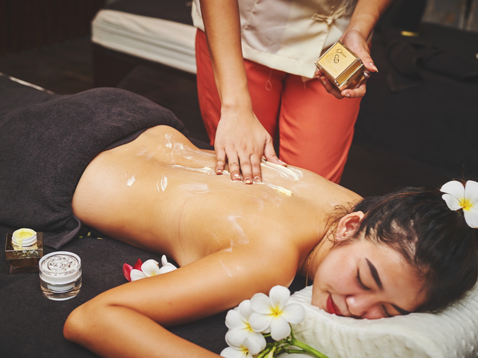 aroma massage and spa